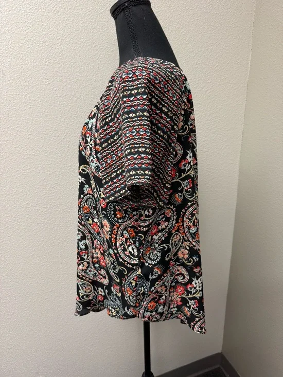 Est. 1946 Paisley Floral Blouse Black Red Keyhole Neck Boho Chic Lightweight Top - Picture 4 of 11